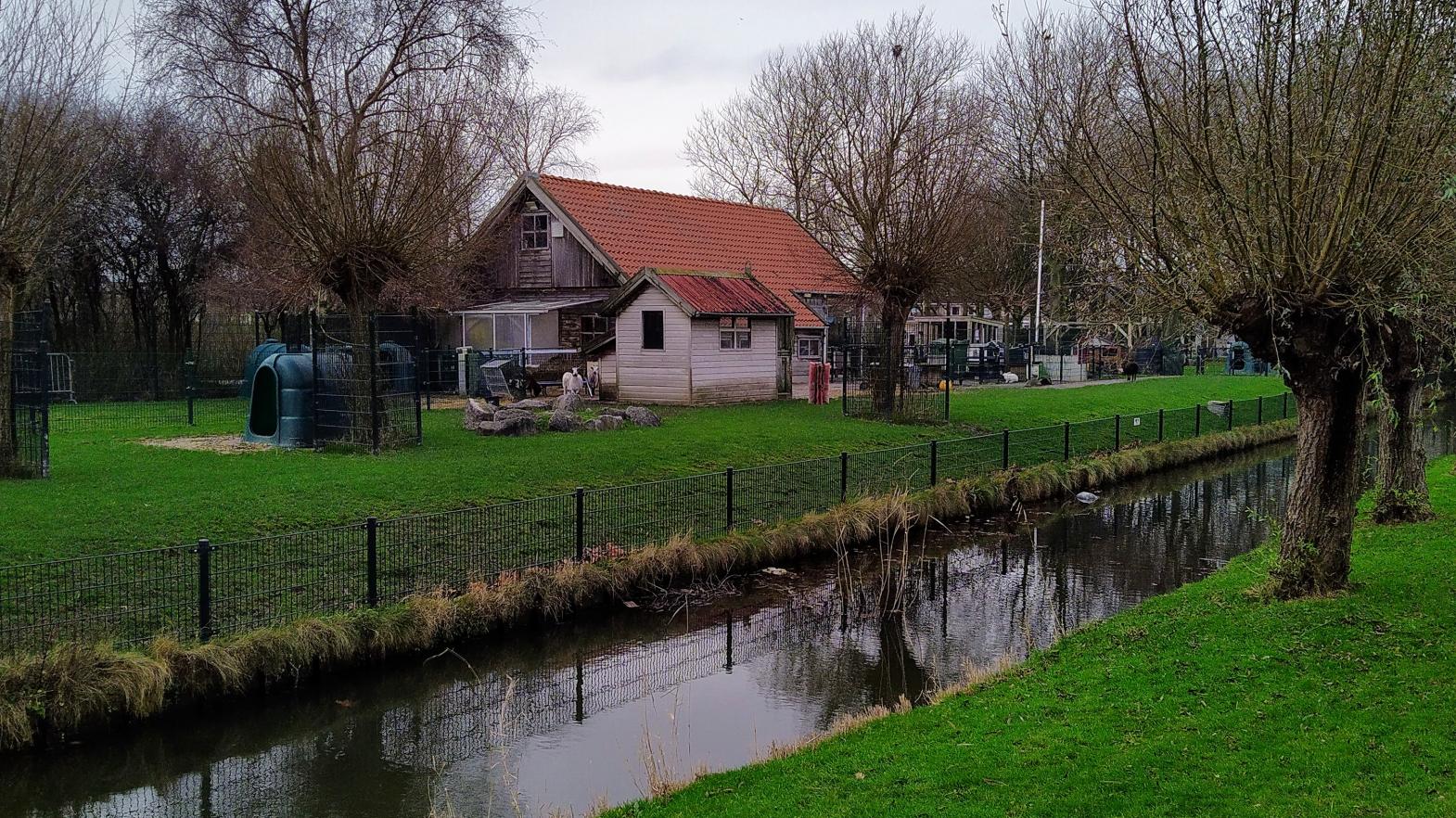 achterzijde boerderij